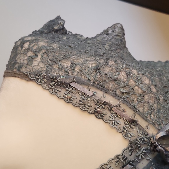 Top - Picture 5 of 9